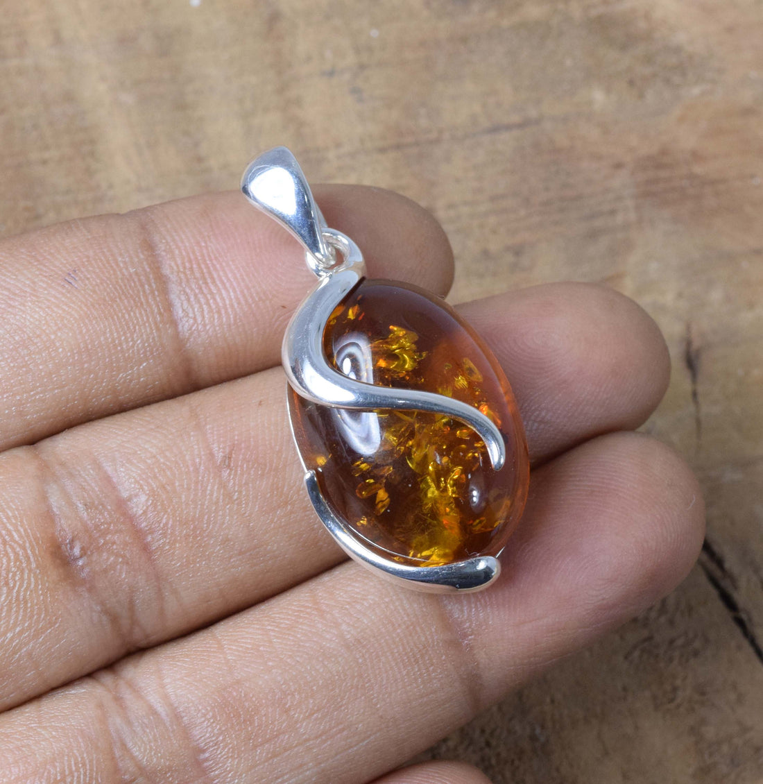 Baltic Amber 925 Sterling Silver Pendant – Oval Gemstone with Elegant Swirl Design